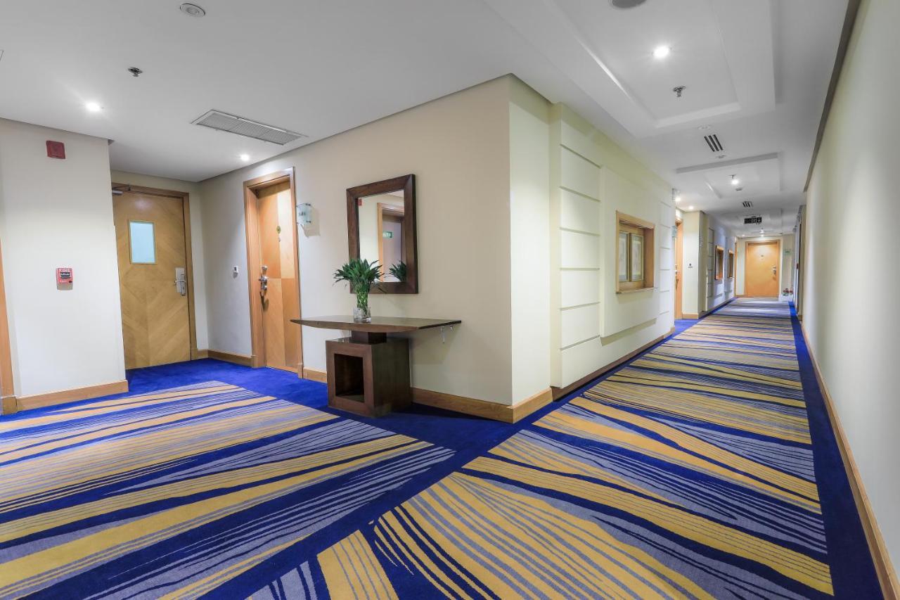 Elaf Al Mashaer Hotel Makkah Mekka Zewnętrze zdjęcie A corridor in a modern hotel